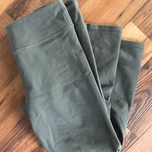 Fabletics army green Capri leggings NWT